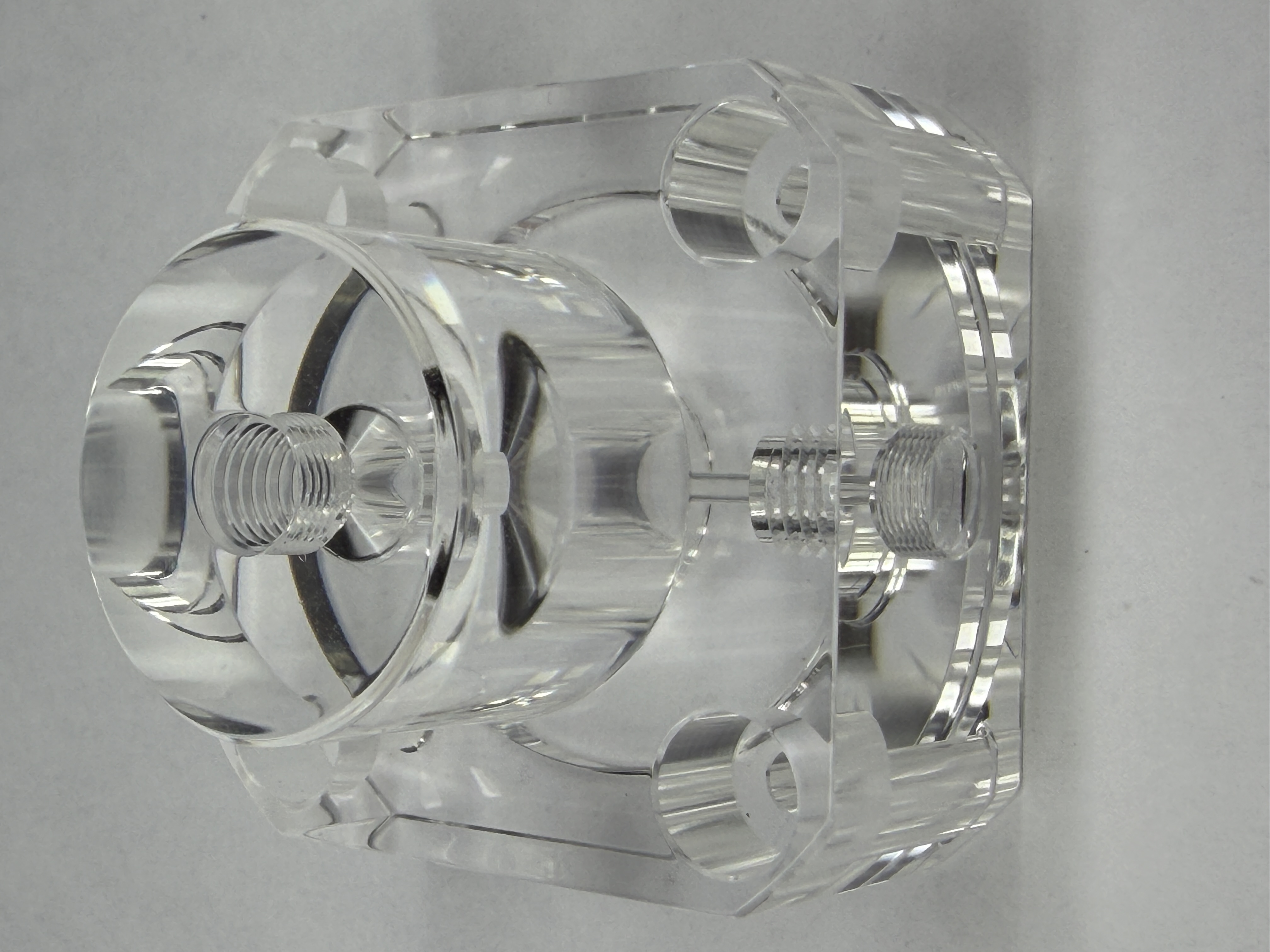 Transparent multiport engineering plastic part